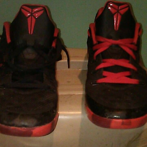 Kobe 11 Nike ID - Picture 1 of 3